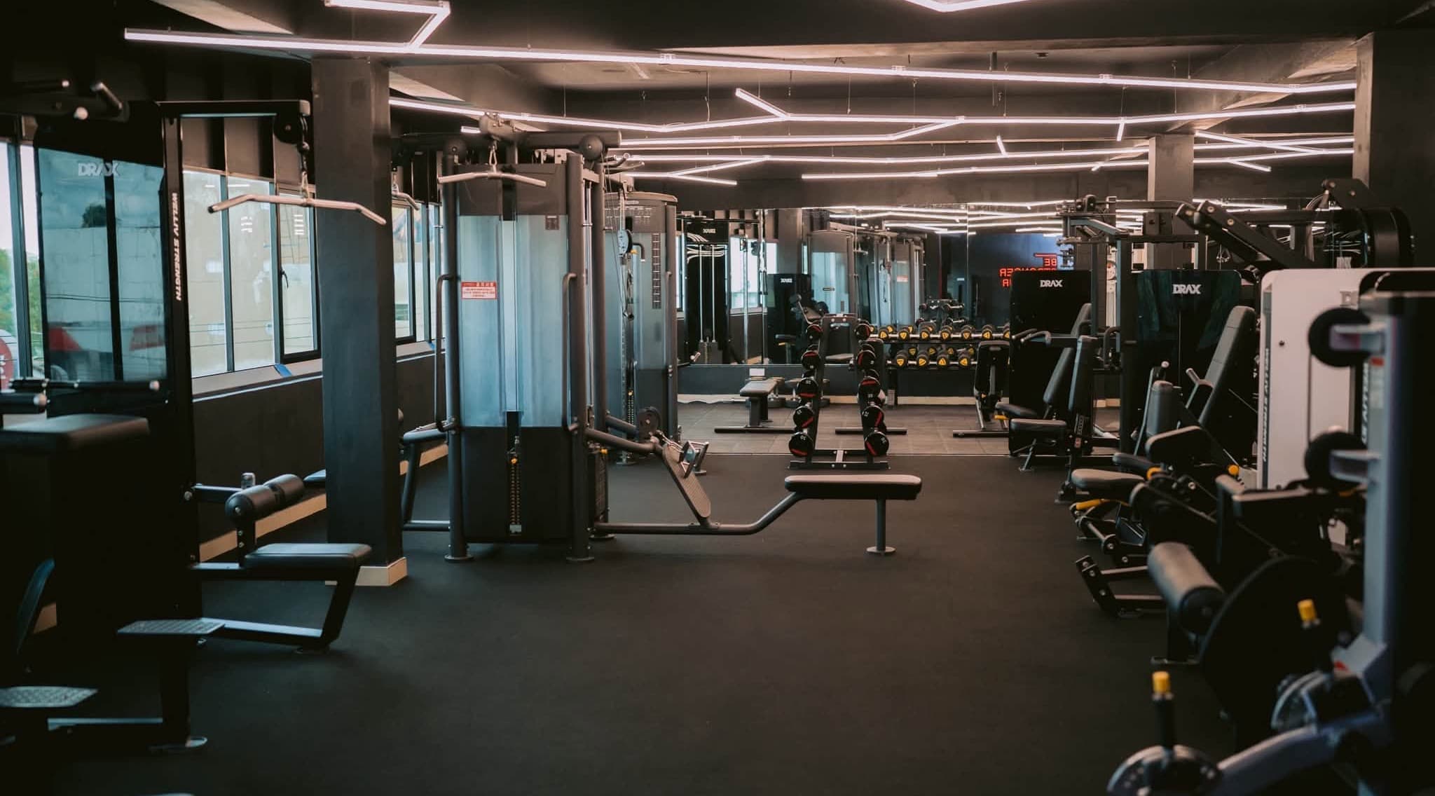 The training floor at LifeLight Fitness Koswatte